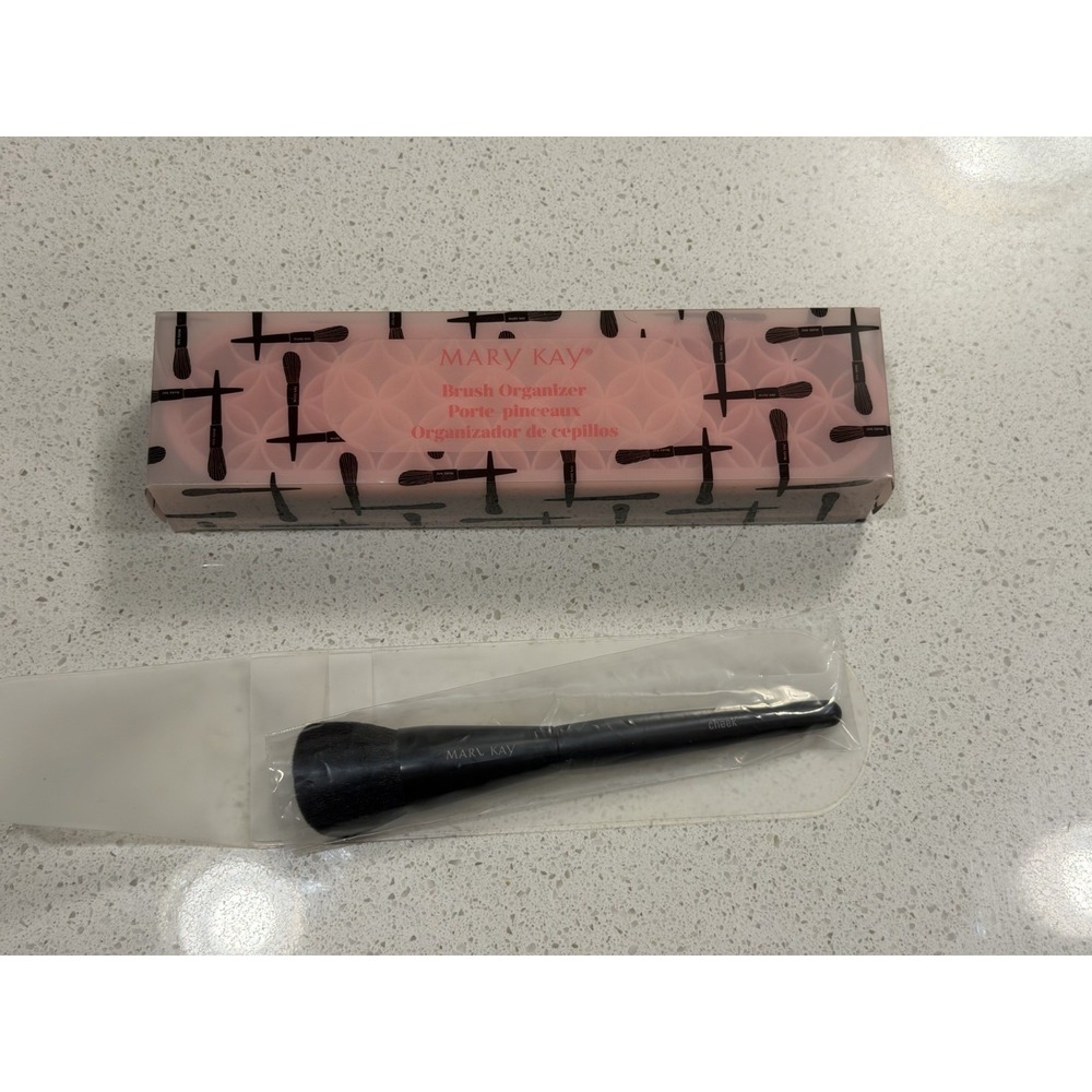MARY KAY CHEEK BRUSH New In Plastic Sleeve With Brush Organizer